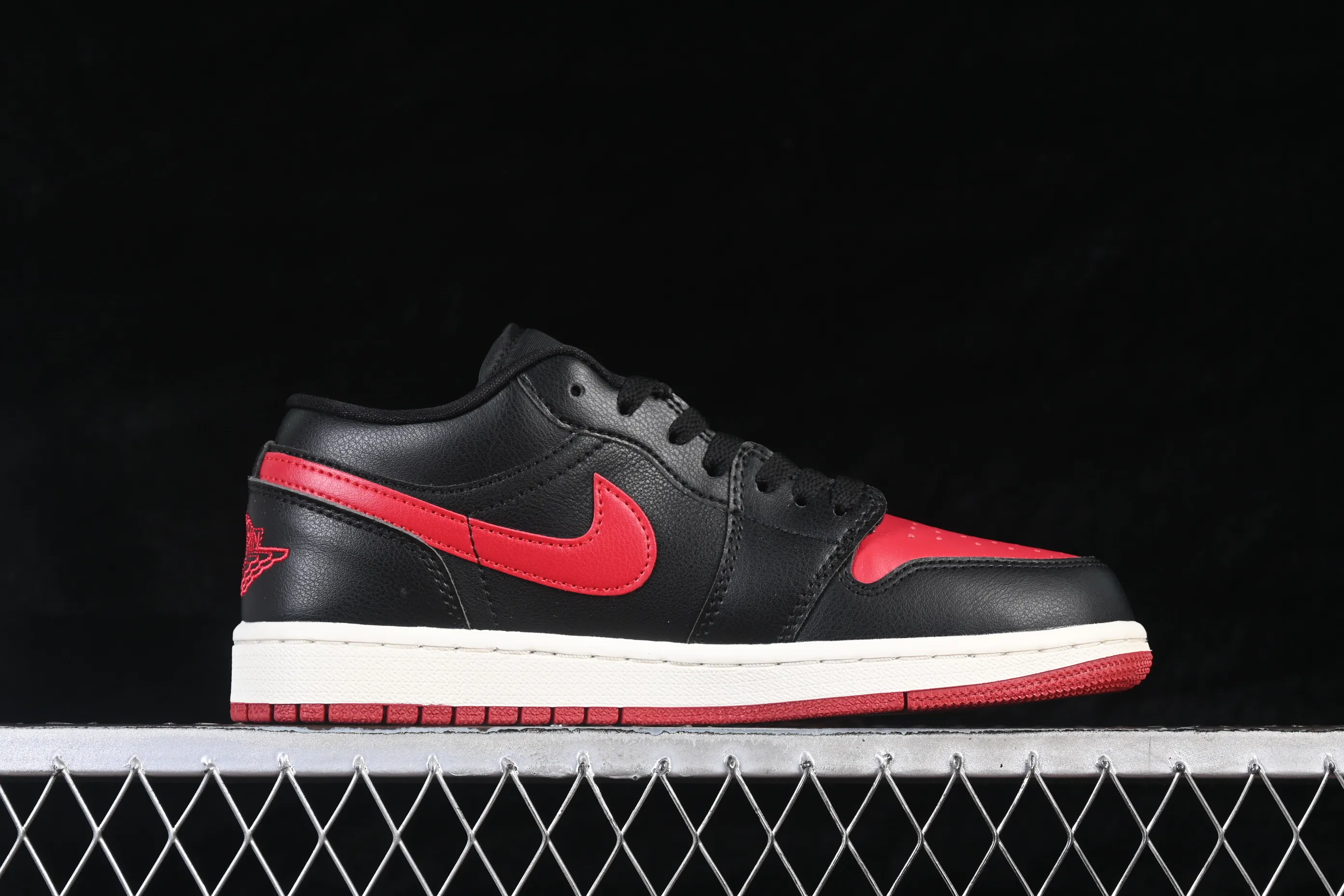 All categories Air Jordan Jordan series basketball shoes Air Jordan 1 Low Air Jordan 1 Low "Black And Red" AJ1 Joe 1 black and red low-top basketball shoes DC0774-061